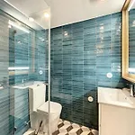 Murailles & Jacuzzi Villa
