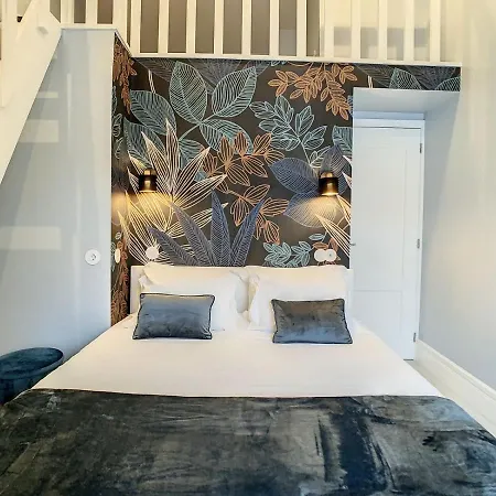 Murailles & Jacuzzi Villa