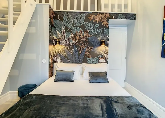 Murailles & Jacuzzi Villa