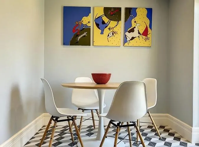 Murailles & Jacuzzi Villa